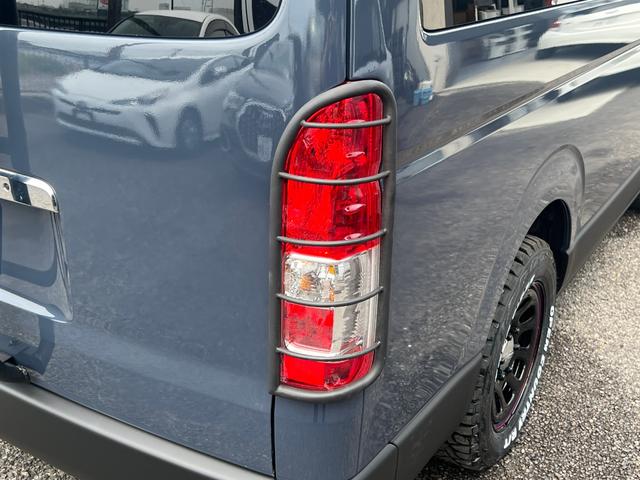 ハイエースワゴン ＧＬ　１０人乗り　電動スライドドア　リアクーラー／ヒーター　新品タイヤ／ホイール／ラダー／キャリア　エンジンプッシュスタート　フリップダウンモニター　バンパーガード　１００Ｖ　ＬＥＤヘッドライト　Ｂカメラ（15枚目）