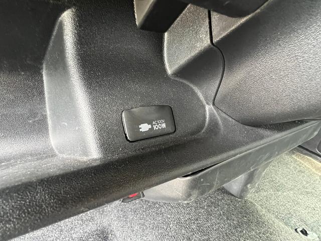 ハイエースワゴン ＧＬ　１０人乗り　電動スライドドア　リアクーラー／ヒーター　新品タイヤ／ホイール／ラダー／キャリア　エンジンプッシュスタート　フリップダウンモニター　バンパーガード　１００Ｖ　ＬＥＤヘッドライト　Ｂカメラ（30枚目）
