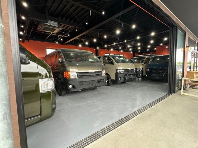 ハイエースワゴン ＧＬ　１０人乗り　電動スライドドア　リアクーラー／ヒーター　新品タイヤ／ホイール／ラダー／キャリア　エンジンプッシュスタート　フリップダウンモニター　バンパーガード　１００Ｖ　ＬＥＤヘッドライト　Ｂカメラ（77枚目）