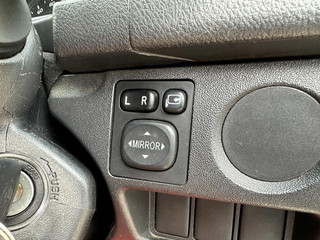 レジアスエースバン ロングDX GLパッケージ 9人乗り 4WD ディーゼル 天井木張り施工 リアクーラー&ヒーター マットベージュ&マットブラック塗装 新品タイヤ/ホイール/LEDヘッドライト/シートカバー/カーペット キャリア バンパーガード(32枚目)