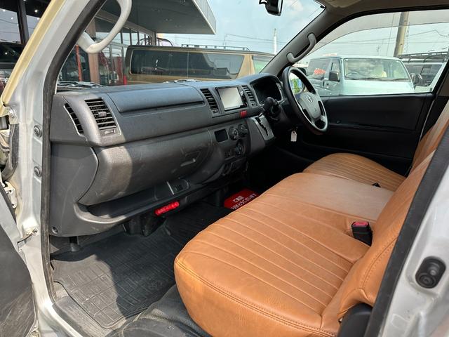 レジアスエースバン ロングDX GLパッケージ 9人乗り 4WD ディーゼル 天井木張り施工 リアクーラー&ヒーター マットベージュ&マットブラック塗装 新品タイヤ/ホイール/LEDヘッドライト/シートカバー/カーペット キャリア バンパーガード(40枚目)