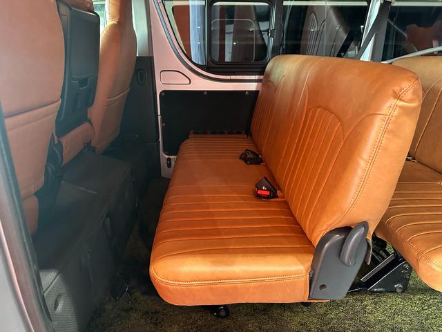 レジアスエースバン ロングDX GLパッケージ 9人乗り 4WD ディーゼル 天井木張り施工 リアクーラー&ヒーター マットベージュ&マットブラック塗装 新品タイヤ/ホイール/LEDヘッドライト/シートカバー/カーペット キャリア バンパーガード(44枚目)