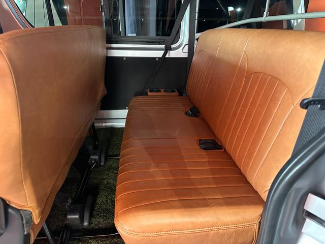 レジアスエースバン ロングDX GLパッケージ 9人乗り 4WD ディーゼル 天井木張り施工 リアクーラー&ヒーター マットベージュ&マットブラック塗装 新品タイヤ/ホイール/LEDヘッドライト/シートカバー/カーペット キャリア バンパーガード(45枚目)