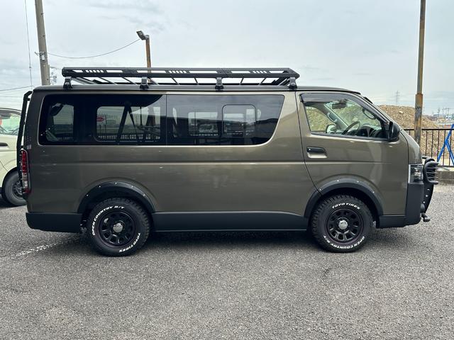 ハイエースバン ロングＤＸ　ＧＬパッケージ　９人乗り　４ＷＤ　ディーゼル　リアクーラー＆ヒーター　ブロンズメタリック＆マットブラック塗装　ベッドキット　社外タイヤ／ホイール／バンパーガード／キャリア／ラダー／テールガード／ＬＥＤヘッドライト（11枚目）