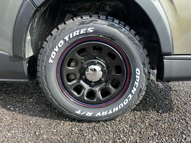 ハイエースバン ロングＤＸ　ＧＬパッケージ　９人乗り　４ＷＤ　ディーゼル　リアクーラー＆ヒーター　ブロンズメタリック＆マットブラック塗装　ベッドキット　社外タイヤ／ホイール／バンパーガード／キャリア／ラダー／テールガード／ＬＥＤヘッドライト（12枚目）