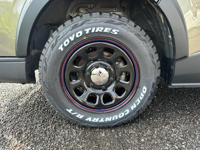 ハイエースバン ロングＤＸ　ＧＬパッケージ　９人乗り　４ＷＤ　ディーゼル　リアクーラー＆ヒーター　ブロンズメタリック＆マットブラック塗装　ベッドキット　社外タイヤ／ホイール／バンパーガード／キャリア／ラダー／テールガード／ＬＥＤヘッドライト（13枚目）