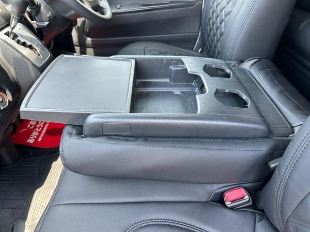 ハイエースバン ロングＤＸ　ＧＬパッケージ　９人乗り　４ＷＤ　ディーゼル　リアクーラー＆ヒーター　ブロンズメタリック＆マットブラック塗装　ベッドキット　社外タイヤ／ホイール／バンパーガード／キャリア／ラダー／テールガード／ＬＥＤヘッドライト（53枚目）