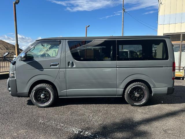 ハイエースバン ロングスーパーGL 4WD ディーゼル 両側パワースライドドア グレー&マットブラック塗装 プッシュスタート 新品タイヤ/ホイール/バンパーガード/LEDヘッドライト/シートカバー バックカメラ Bluetooth(11枚目)