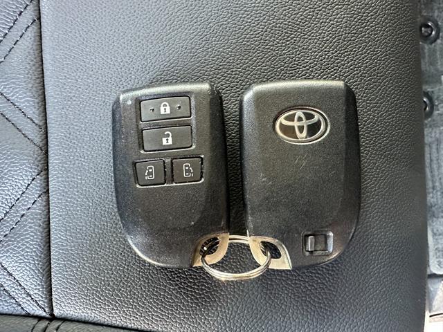 ハイエースバン ロングスーパーGL 4WD ディーゼル 両側パワースライドドア グレー&マットブラック塗装 プッシュスタート 新品タイヤ/ホイール/バンパーガード/LEDヘッドライト/シートカバー バックカメラ Bluetooth(34枚目)