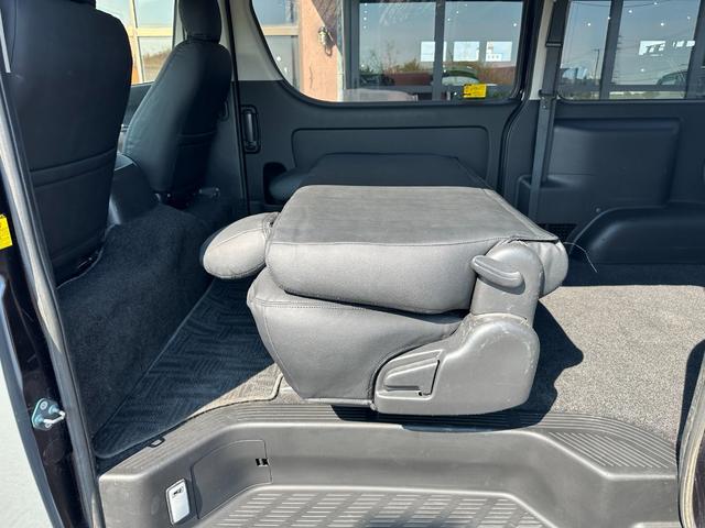 ハイエースバン ロングスーパーGL 4WD ディーゼル 両側パワースライドドア グレー&マットブラック塗装 プッシュスタート 新品タイヤ/ホイール/バンパーガード/LEDヘッドライト/シートカバー バックカメラ Bluetooth(44枚目)