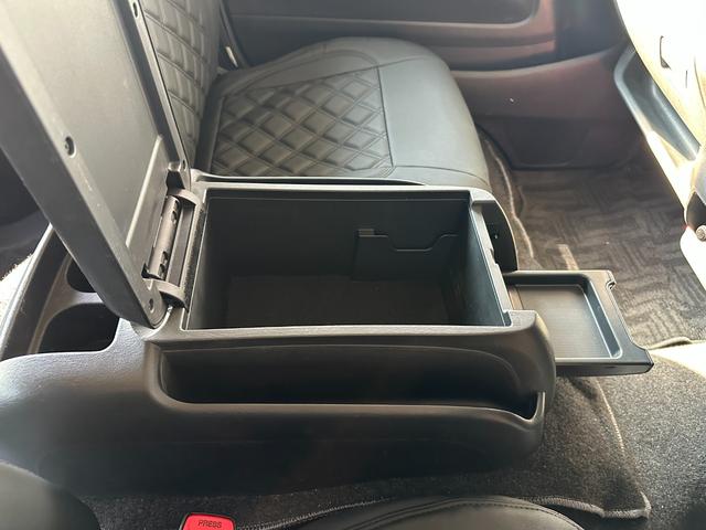 ハイエースバン ロングスーパーGL 4WD ディーゼル 両側パワースライドドア グレー&マットブラック塗装 プッシュスタート 新品タイヤ/ホイール/バンパーガード/LEDヘッドライト/シートカバー バックカメラ Bluetooth(49枚目)