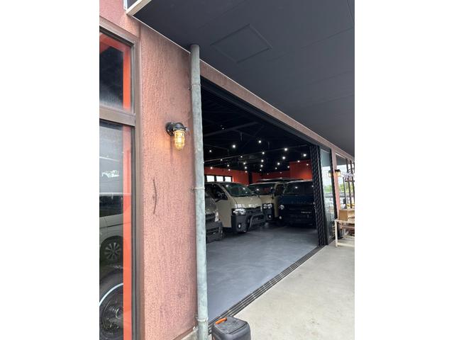 ハイエースバン ロングスーパーGL 4WD ディーゼル 両側パワースライドドア グレー&マットブラック塗装 プッシュスタート 新品タイヤ/ホイール/バンパーガード/LEDヘッドライト/シートカバー バックカメラ Bluetooth(59枚目)