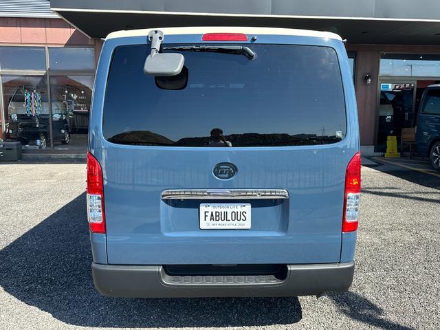 ハイエースバン ロングDX アルルブルー&アイボリー&マットブラック塗装 リアクーラー&ヒーター 新品ナスカータイヤ/ディーンクロスカントリーホイール/シートカバー Bluetooth バックカメラ ETC LEDヘッドライト(8枚目)