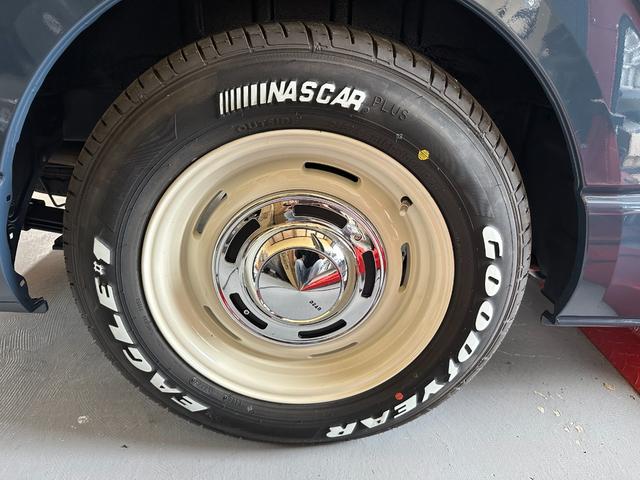 ハイエースバン ロングDX アルルブルー&アイボリー&マットブラック塗装 リアクーラー&ヒーター 新品ナスカータイヤ/ディーンクロスカントリーホイール/シートカバー Bluetooth バックカメラ ETC LEDヘッドライト(17枚目)