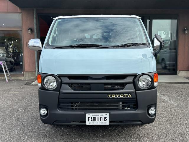 ハイエースバン スーパーGL ダークプライム ディーゼル 丸目フェイス ファビュラスブルー&マットブラック塗装 リアクーラー&ヒーター 新品タイヤ/ホイール/シートカバ プッシュスタート 100V ナビ Bluetooth バックカメラ ETC(8枚目)