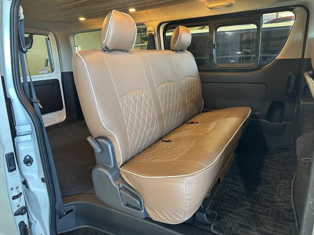 ハイエースバン スーパーGL ダークプライム ディーゼル 丸目フェイス ファビュラスブルー&マットブラック塗装 リアクーラー&ヒーター 新品タイヤ/ホイール/シートカバ プッシュスタート 100V ナビ Bluetooth バックカメラ ETC(45枚目)