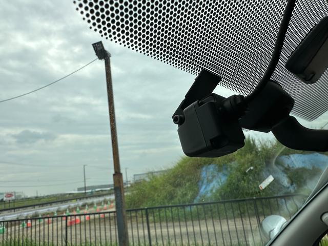 ハイエースバン スーパーGL ダークプライム ディーゼル 丸目フェイス ファビュラスブルー&マットブラック塗装 リアクーラー&ヒーター 新品タイヤ/ホイール/シートカバ プッシュスタート 100V ナビ Bluetooth バックカメラ ETC(52枚目)