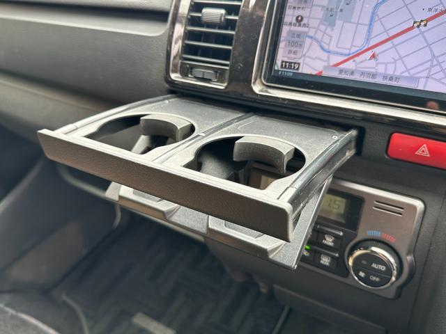 ハイエースバン スーパーGL ダークプライム ディーゼル 丸目フェイス ファビュラスブルー&マットブラック塗装 リアクーラー&ヒーター 新品タイヤ/ホイール/シートカバ プッシュスタート 100V ナビ Bluetooth バックカメラ ETC(53枚目)