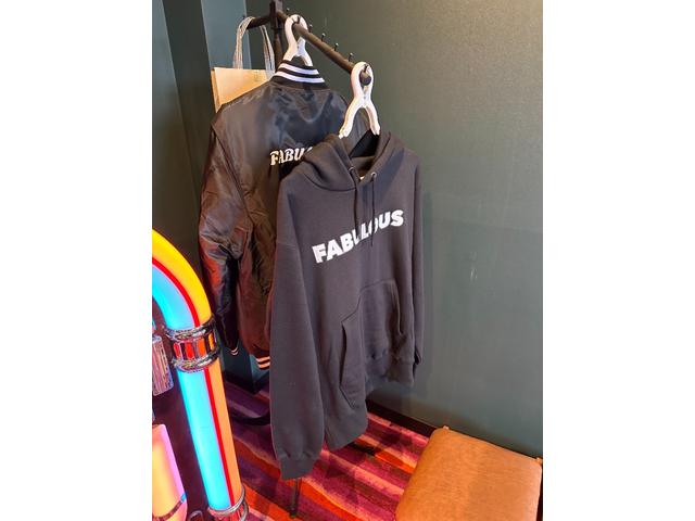 ハイエースバン スーパーGL ダークプライム ディーゼル 丸目フェイス ファビュラスブルー&マットブラック塗装 リアクーラー&ヒーター 新品タイヤ/ホイール/シートカバ プッシュスタート 100V ナビ Bluetooth バックカメラ ETC(73枚目)