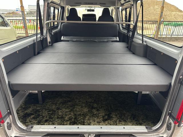 ハイエースバン ロングDX GLパッケージ 9人乗り 4WD ディーゼル リアクーラー&ヒーター ブロンズメタリック&マットブラック塗装 ベッドキット 社外タイヤ/アルミ/バンパーガード/キャリア/ラダー/テールガード/LEDヘッドライト(24枚目)