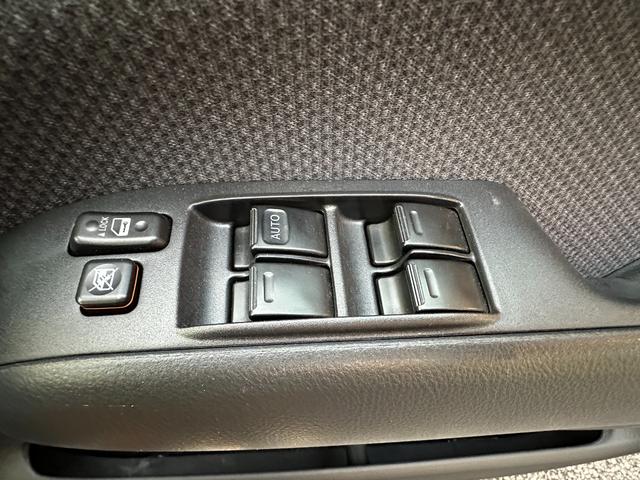 サクシードバン UL Xパッケージ 4WD グレー&マットブラック塗装 ホワイトレタータイヤ ウッド調ハンドル シートカバー 電動格納ドアミラー ナビ Bluetooth バックカメラ TV ETC(24枚目)