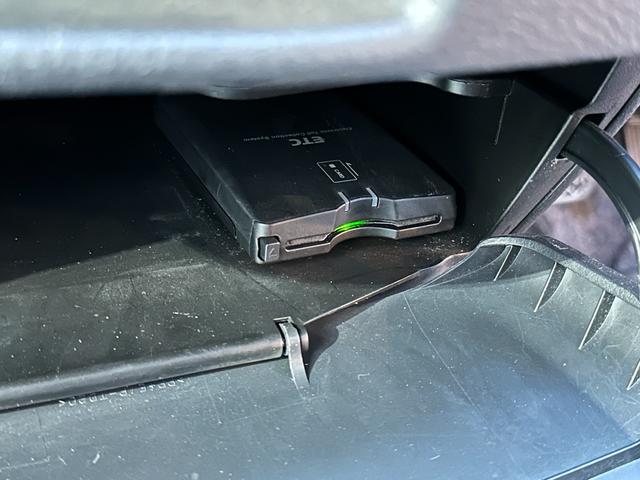 サクシードバン UL Xパッケージ 4WD グレー&マットブラック塗装 ホワイトレタータイヤ ウッド調ハンドル シートカバー 電動格納ドアミラー ナビ Bluetooth バックカメラ TV ETC(28枚目)