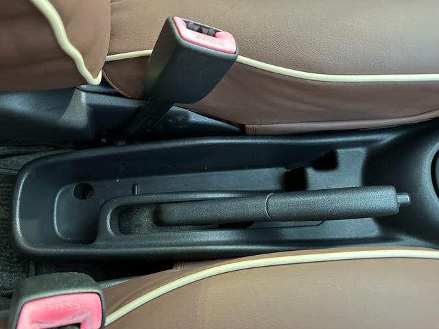 サクシードバン UL Xパッケージ 4WD グレー&マットブラック塗装 ホワイトレタータイヤ ウッド調ハンドル シートカバー 電動格納ドアミラー ナビ Bluetooth バックカメラ TV ETC(42枚目)