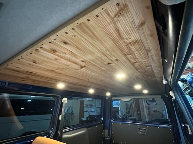 ハイエースバン ロングDX アルルブルー&アイボリー&マットブラック塗装 リアクーラー&ヒーター 新品ナスカータイヤ/ディーンクロスカントリーホイール/シートカバー Bluetooth バックカメラ ETC LEDヘッドライト(2枚目)