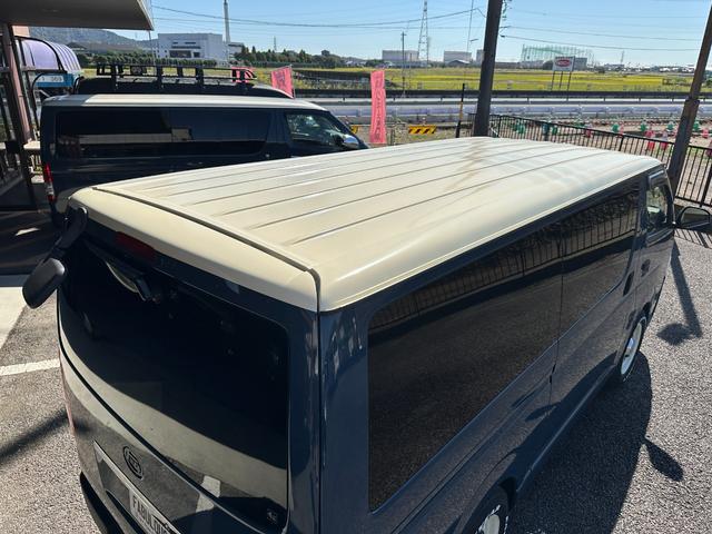 ハイエースバン ロングDX アルルブルー&アイボリー&マットブラック塗装 リアクーラー&ヒーター 新品ナスカータイヤ/ディーンクロスカントリーホイール/シートカバー Bluetooth バックカメラ ETC LEDヘッドライト(16枚目)