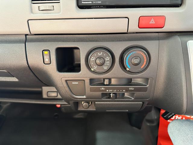 ハイエースバン ロングDX アルルブルー&アイボリー&マットブラック塗装 リアクーラー&ヒーター 新品ナスカータイヤ/ディーンクロスカントリーホイール/シートカバー Bluetooth バックカメラ ETC LEDヘッドライト(30枚目)