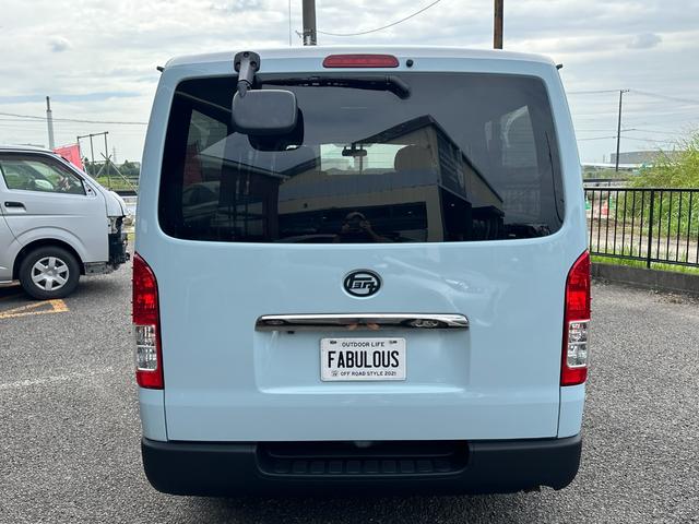 ハイエースバン スーパーGL ダークプライム ディーゼル 丸目フェイス ファビュラスブルー&マットブラック塗装 リアクーラー&ヒーター 新品タイヤ/ホイール/シートカバ プッシュスタート 100V ナビ Bluetooth バックカメラ ETC(10枚目)