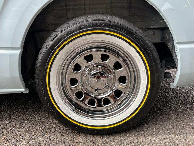 ハイエースバン スーパーGL ダークプライム ディーゼル 丸目フェイス ファビュラスブルー&マットブラック塗装 リアクーラー&ヒーター 新品タイヤ/ホイール/シートカバ プッシュスタート 100V ナビ Bluetooth バックカメラ ETC(13枚目)