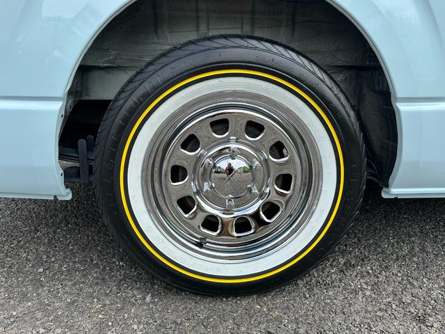 ハイエースバン スーパーGL ダークプライム ディーゼル 丸目フェイス ファビュラスブルー&マットブラック塗装 リアクーラー&ヒーター 新品タイヤ/ホイール/シートカバ プッシュスタート 100V ナビ Bluetooth バックカメラ ETC(15枚目)