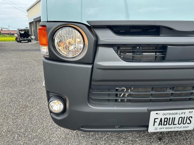 ハイエースバン スーパーGL ダークプライム ディーゼル 丸目フェイス ファビュラスブルー&マットブラック塗装 リアクーラー&ヒーター 新品タイヤ/ホイール/シートカバ プッシュスタート 100V ナビ Bluetooth バックカメラ ETC(17枚目)