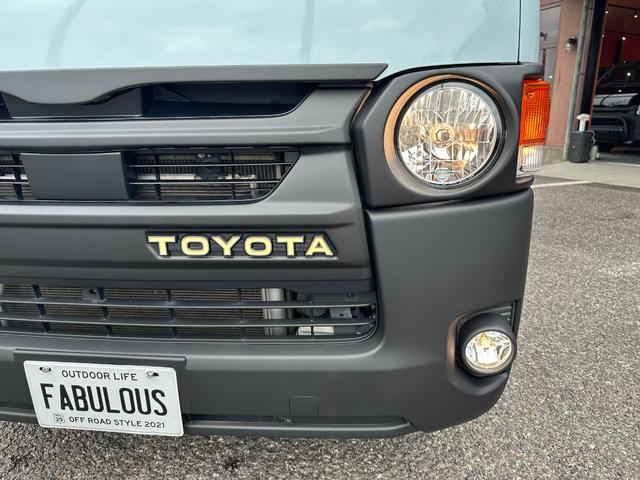 ハイエースバン スーパーGL ダークプライム ディーゼル 丸目フェイス ファビュラスブルー&マットブラック塗装 リアクーラー&ヒーター 新品タイヤ/ホイール/シートカバ プッシュスタート 100V ナビ Bluetooth バックカメラ ETC(18枚目)