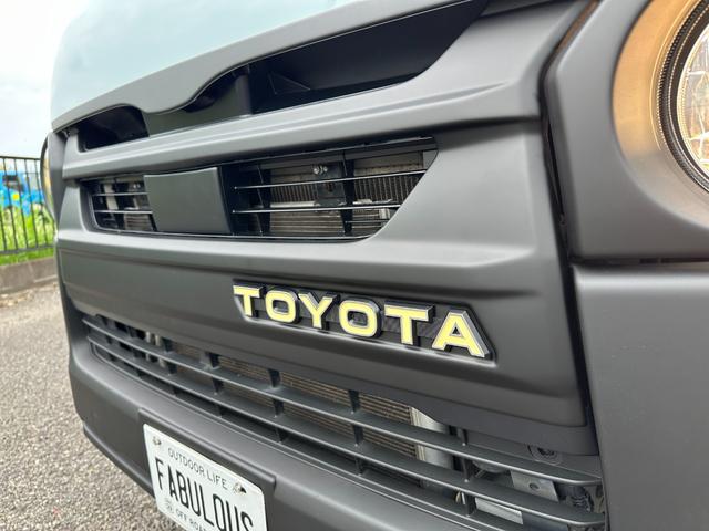 ハイエースバン スーパーGL ダークプライム ディーゼル 丸目フェイス ファビュラスブルー&マットブラック塗装 リアクーラー&ヒーター 新品タイヤ/ホイール/シートカバ プッシュスタート 100V ナビ Bluetooth バックカメラ ETC(19枚目)