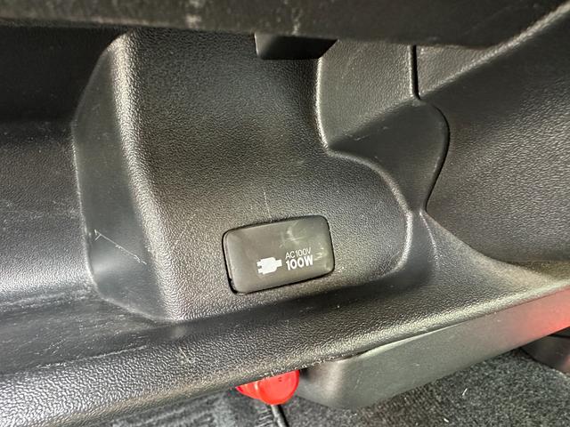 ハイエースバン スーパーGL ダークプライム ディーゼル 丸目フェイス ファビュラスブルー&マットブラック塗装 リアクーラー&ヒーター 新品タイヤ/ホイール/シートカバ プッシュスタート 100V ナビ Bluetooth バックカメラ ETC(24枚目)