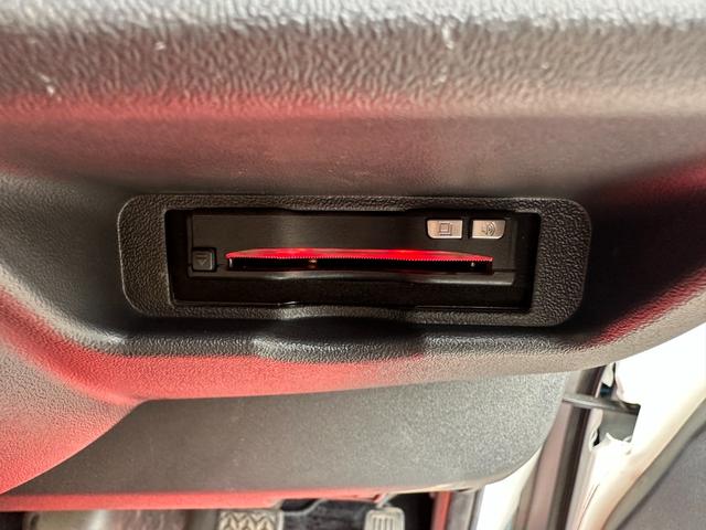 ハイエースバン スーパーGL ダークプライム ディーゼル 丸目フェイス ファビュラスブルー&マットブラック塗装 リアクーラー&ヒーター 新品タイヤ/ホイール/シートカバ プッシュスタート 100V ナビ Bluetooth バックカメラ ETC(31枚目)