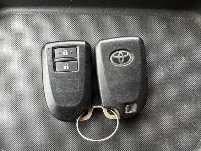 ハイエースバン スーパーGL ダークプライム ディーゼル 丸目フェイス ファビュラスブルー&マットブラック塗装 リアクーラー&ヒーター 新品タイヤ/ホイール/シートカバ プッシュスタート 100V ナビ Bluetooth バックカメラ ETC(34枚目)