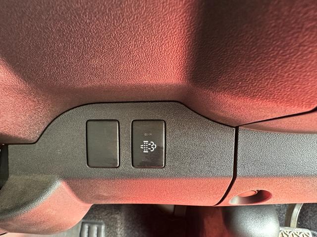 ハイエースバン スーパーGL ダークプライム ディーゼル 丸目フェイス ファビュラスブルー&マットブラック塗装 リアクーラー&ヒーター 新品タイヤ/ホイール/シートカバ プッシュスタート 100V ナビ Bluetooth バックカメラ ETC(35枚目)