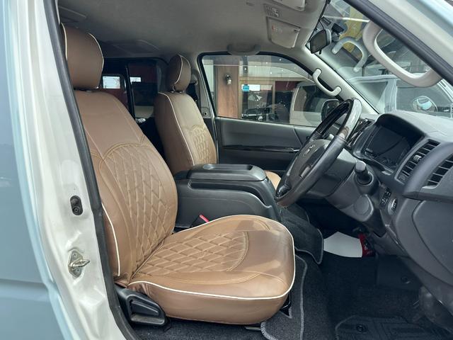 ハイエースバン スーパーGL ダークプライム ディーゼル 丸目フェイス ファビュラスブルー&マットブラック塗装 リアクーラー&ヒーター 新品タイヤ/ホイール/シートカバ プッシュスタート 100V ナビ Bluetooth バックカメラ ETC(37枚目)