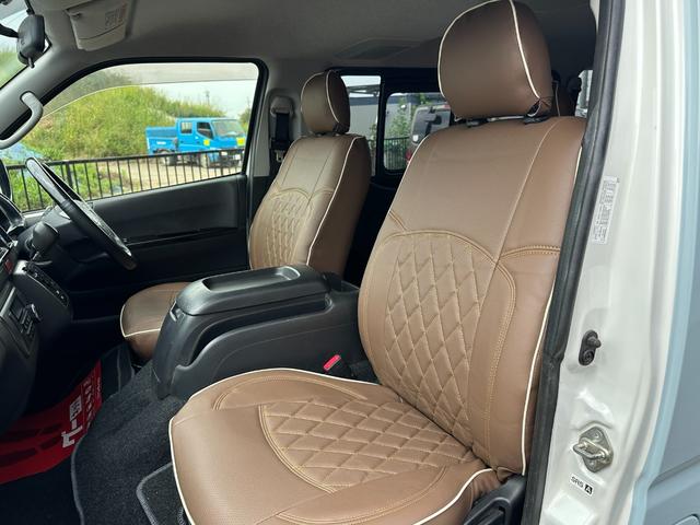 ハイエースバン スーパーGL ダークプライム ディーゼル 丸目フェイス ファビュラスブルー&マットブラック塗装 リアクーラー&ヒーター 新品タイヤ/ホイール/シートカバ プッシュスタート 100V ナビ Bluetooth バックカメラ ETC(40枚目)