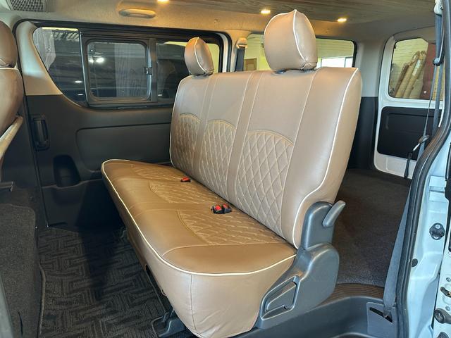 ハイエースバン スーパーGL ダークプライム ディーゼル 丸目フェイス ファビュラスブルー&マットブラック塗装 リアクーラー&ヒーター 新品タイヤ/ホイール/シートカバ プッシュスタート 100V ナビ Bluetooth バックカメラ ETC(41枚目)