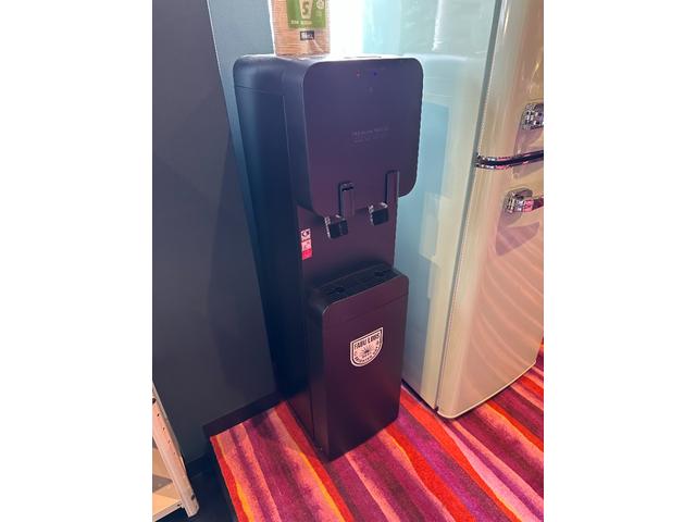 ハイエースバン スーパーGL ダークプライム ディーゼル 丸目フェイス ファビュラスブルー&マットブラック塗装 リアクーラー&ヒーター 新品タイヤ/ホイール/シートカバ プッシュスタート 100V ナビ Bluetooth バックカメラ ETC(60枚目)