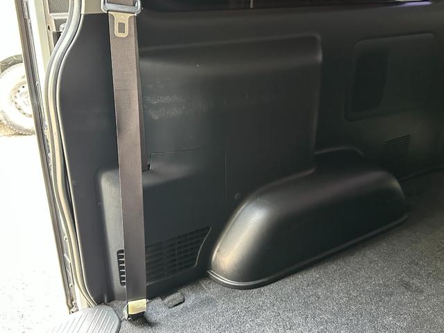 ハイエースバン スーパーＧＬ　ダークプライム　ディーゼル　両側パワースライドドア　リアクーラー／ヒーター　プッシュスタート　１００電源　ナビ　Ｂｌｕｅｔｏｏｔｈ　ＴＶ　バックカメラ　ＥＴＣ　ＤＶＤ　ＬＥＤヘッドライト　スマートキー　オートライト（18枚目）