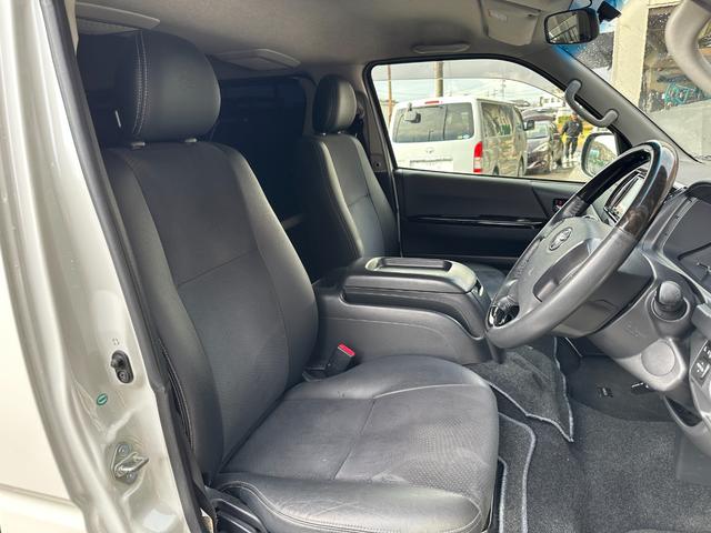 ハイエースバン スーパーＧＬ　ダークプライム　ディーゼル　両側パワースライドドア　リアクーラー／ヒーター　プッシュスタート　１００電源　ナビ　Ｂｌｕｅｔｏｏｔｈ　ＴＶ　バックカメラ　ＥＴＣ　ＤＶＤ　ＬＥＤヘッドライト　スマートキー　オートライト（31枚目）