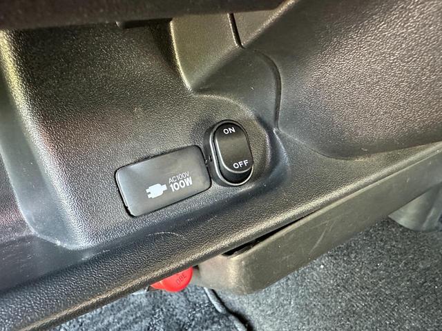 ハイエースバン ロングスーパーＧＬ　４ＷＤ　ディーゼル　両側パワースライドドア　グレー＆マットブラック塗装　プッシュスタート　新品タイヤ／ホイール／バンパーガード／ＬＥＤヘッドライト／シートカバー　バックカメラ　Ｂｌｕｅｔｏｏｔｈ（29枚目）