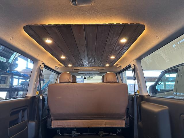 ハイエースバン ロングスーパーＧＬ　４ＷＤ　ディーゼル　両側パワースライドドア　天井ウッドボード　グレー＆マットブラック塗装　プッシュスタート　新品タイヤ／ホイール／バンパーガード／ＬＥＤヘッドライト　バックカメラ　Ｂｌｕｅｔｏｏｔｈ（5枚目）