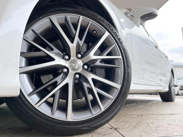 ＧＳ ＧＳ３００ｈ　バージョンＬ　後期　ムーンルーフ　１９インチマルチスポークアルミ　パワートランクリッド　クリアランスソナー　セミアリニン革シート　後席コントロールパネル付アームレスト　３眼フルＬＥＤヘッド　セーフティシステムプラス（13枚目）