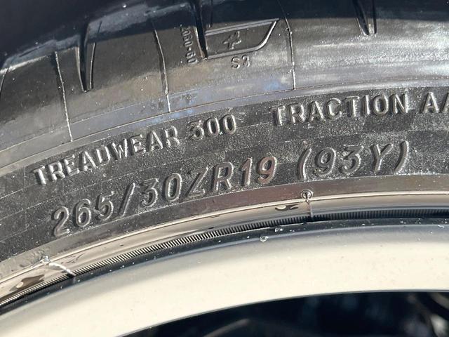 シビック タイプＲ　ホンダセンシング　ＬＥＤヘッドライト　トリプルマフラー　１９インチ５本Ｖ字スポーツブラック塗装アルミホイール　レッドブレーキキャリパー　アルカンターラ巻きステアリング　ホンダコネクト（23枚目）